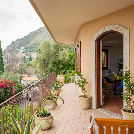 Casa Lino טאורמינה